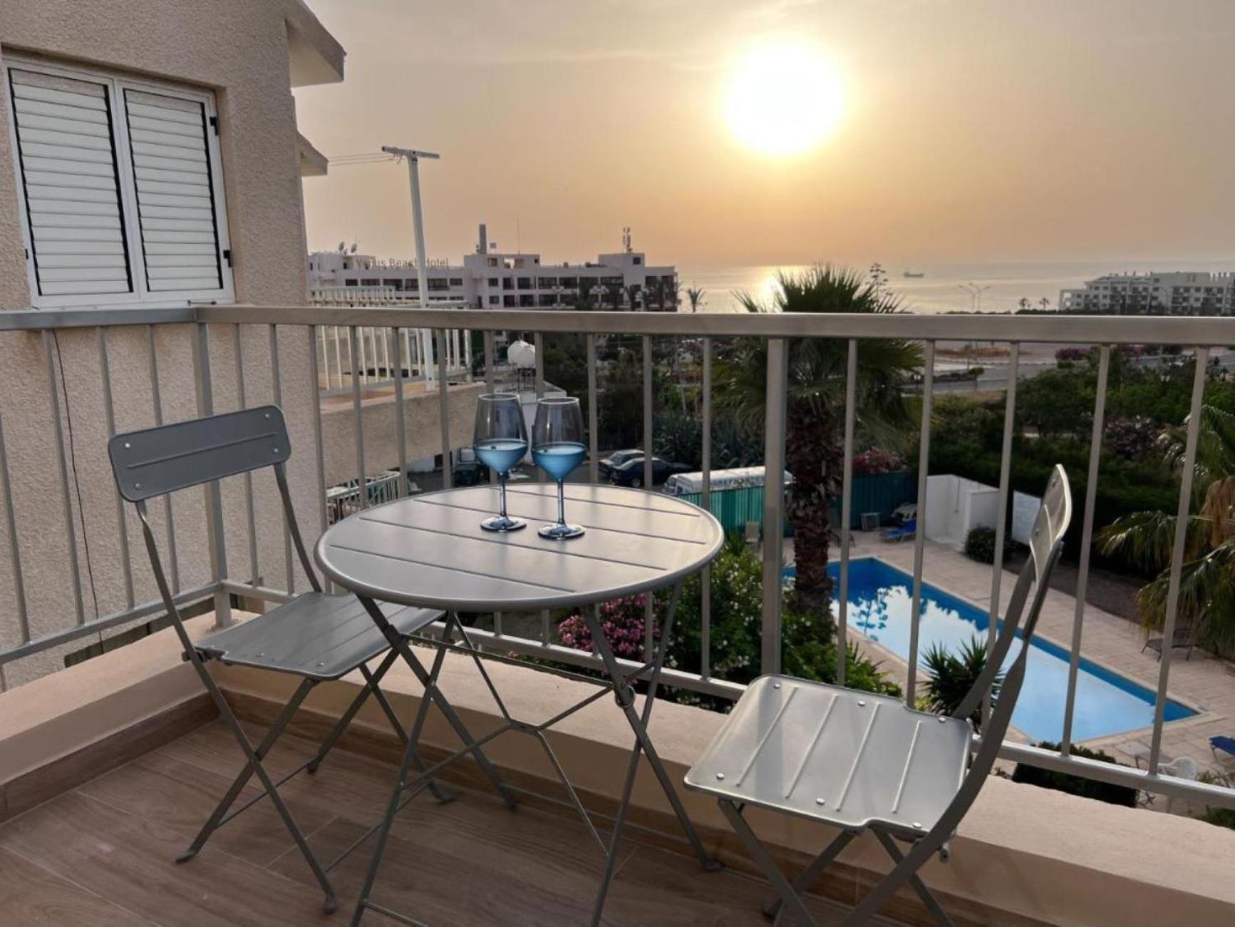 H&O Diamond Complex Sea View Apartment Paphos Exterior photo